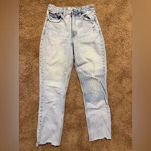 Abercrombie & Fitch The Mom High Rise Curve Lightwash Distressed Jeans